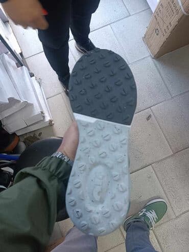 dm sociva u boji: Nike — 13