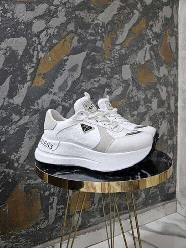 balenciaga patike triple s: Guess, 37, bоја - Bela — 1