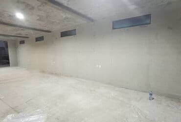 Magacini i radionice: Izdajem prostran poslovni prostor 240m2, u blizini isključenja Lasta — 4