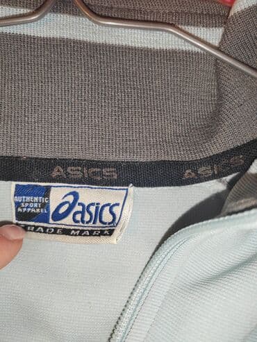 trenerke s: Svetloplava sportska jakna sa rajsferšlusom marke Asics. Jakna ima — 3