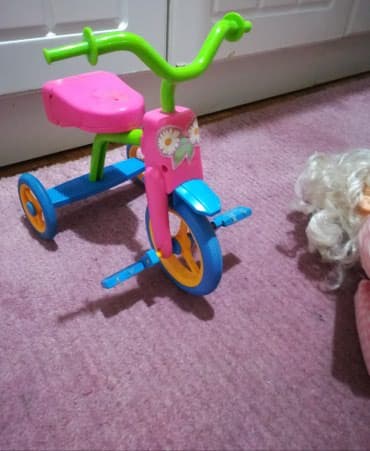 plisane igracke nis: Lutka na biciklu extra kvalitet uvoz Grčka
očuvano — 2