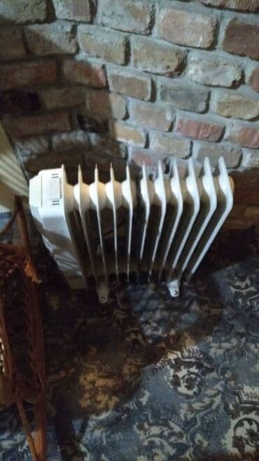 ventilator za radijator: Radijator marke Vox
2800W, 230V, 50Hz
10 rebara
Ventilator — 2