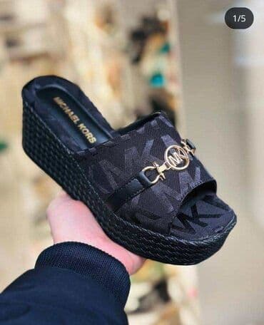 agg papuce: Guess — 2
