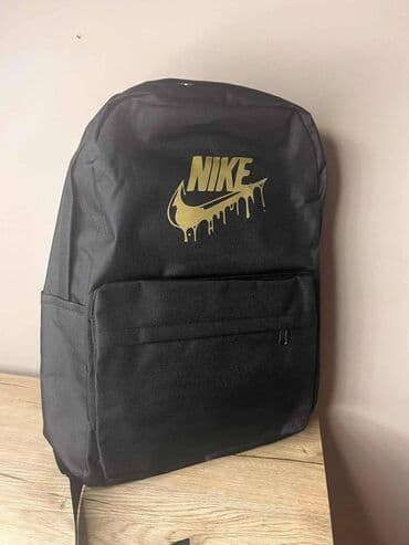 srednji kofer dimenzije: Nike — 15