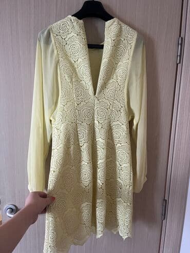 haljina od svile: Guess S (EU 36), bоја - Žuta, Večernji, maturski, Dugih rukava — 4