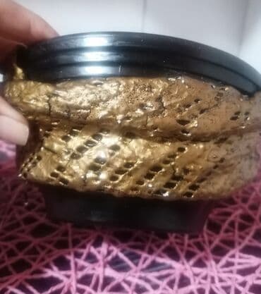 vino sa zlatnim listićima cena: Činija i čaša
Cno sa zlatnom mrežicom, sve izjedna spojeno
Keramika — 5