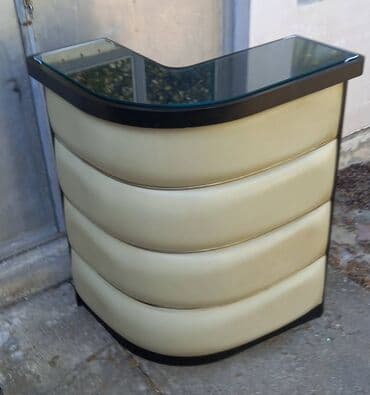 polovan namestaj iz inostranstva u palanci: Šank i 2 stolice. Super ocuvano. Dimenzije: 83-75cm dužina, 110cm — 5