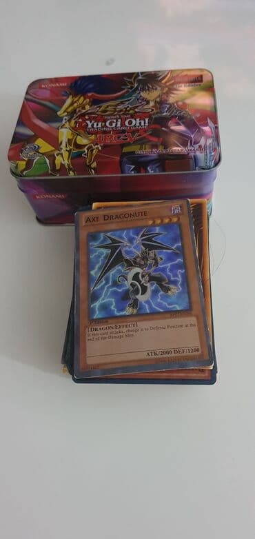 dres crvene zvezde za decu: YUGI oh - karte za igru, igracka za decu, ima ih 96 komada. Imam puno — 4