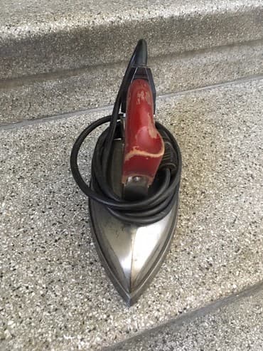 usb produzni kabl: Starinska pegla, prva pegla na struju, potpuno ispravna, sa kablom i — 1