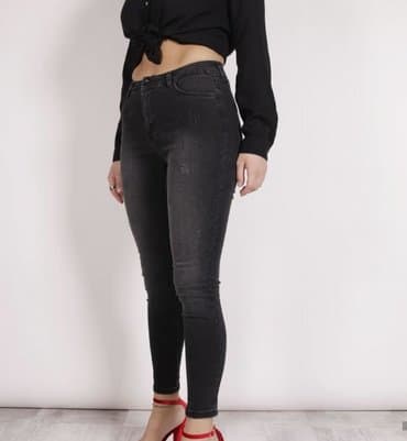 crni sorc za fizicko: Extra farmerice vel S M
Povoljno — 3