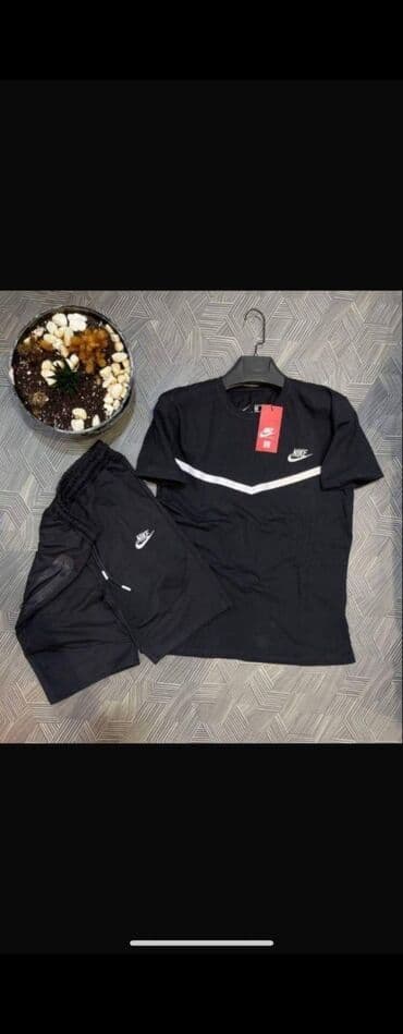 ženske sportske bermude i šortsevi: Nike komplet trenerka, koji se sastoji od majice kratkih rukava i — 4