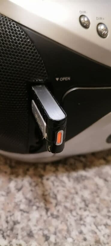 blaupunkt radio za kola: Radio Weg sa ispravnim USB a CD neznam. Lepo radi
 Mirjevo — 4