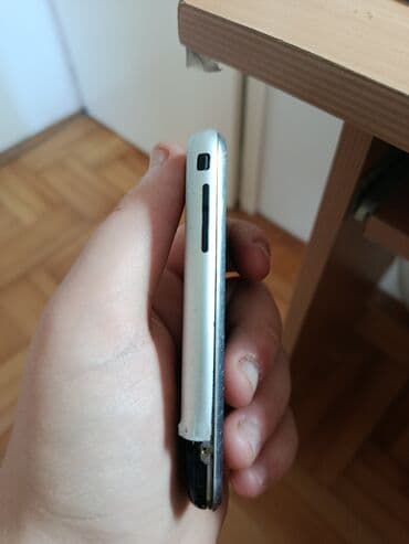 Ostali mobilni telefoni: IPhone 2G 1st gen A1203. Ne znam ništa o telefonu, prodaje se u — 4