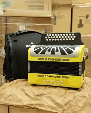 Muzički instrumenti: Hohner Compadre harmonika, dostupna u raznim bojama, uključujući — 6