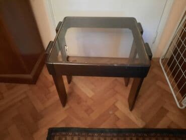 lavabo sa ormaricem dimenzije: Mali drveni (klub) stocic sa staklom Dimenzije 48x48 cm Visina oko — 1