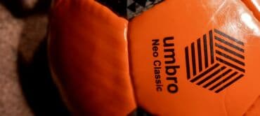 Rekviziti za vežbanje: Umbro lopta Novi Beograd blok 62 .Nova ne korišćena — 3