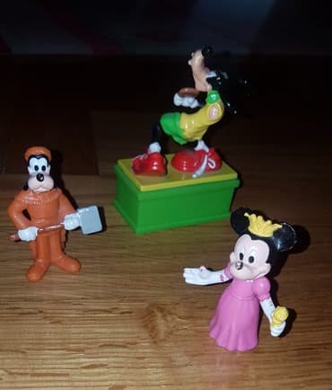 konjic za decu: Disney - Goofy, Minnie Mouse.
silja i mini maus. 
cena za komad — 3