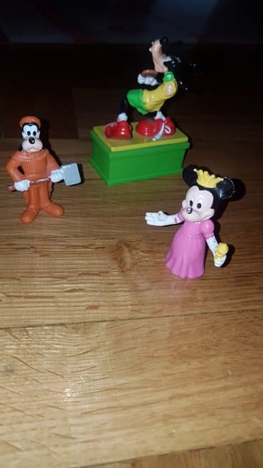 konjic za decu: Disney - Goofy, Minnie Mouse.
silja i mini maus. 
cena za komad — 4