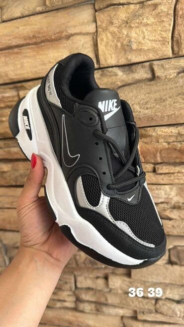 polovne balenciaga patike: 06. patike 
4000 din — 6