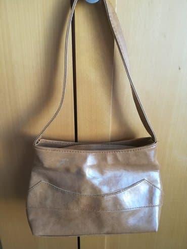 new yorker torbe za plazu: Torba svetlo braon dimenzije 28x17 cm, ima dva pretinca, vrlo očuvana — 3