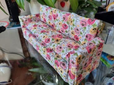 rainbow lutke: Kauč za lutke ili barbike. Dimenzije: Dužina 18 cm Visina 8,5 cm — 3