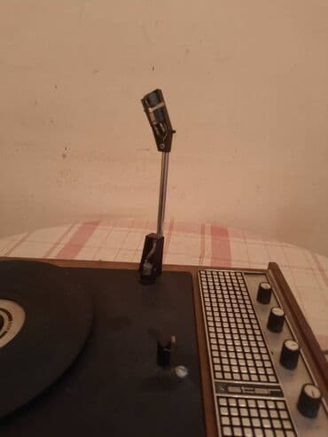 Pojačala i prijemnici: Tanjir,ruka,igla za retro,stari gramofon - Star Nepoznato stanje — 2