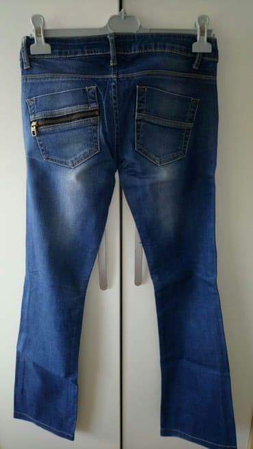 dsquared2 farmerke cena: Farmerke plitak struk
Veličina 28
Cena 300 din — 2