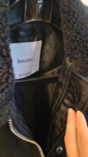 jakne od vestackog krzna: Jakna Bershka Xs Crna Nova i bez ikakvih ostecenja Kupljena u radnji — 5