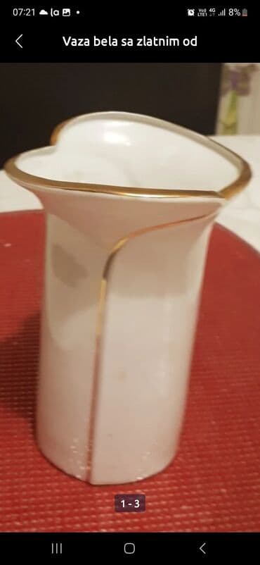 vino sa zlatnim listićima cena: Vaza, bоја - Bela, Upotrebljenо — 2