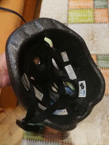 adidas zenske trenerke novi pazar: Kaciga, Za decu, Upotrebljenо — 4