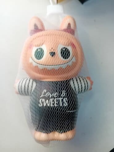 bunde u beogradu: Figurica u obliku životinje sa natpisom "Love & Sweets" na — 2