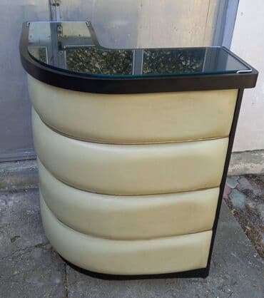 polovan namestaj iz inostranstva u palanci: Šank i 2 stolice. Super ocuvano. Dimenzije: 83-75cm dužina, 110cm — 4