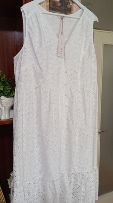 bata obuca velicine u cm: 2XL (EU 44), bоја - Bela, Oversize, Top (bez rukava) — 2