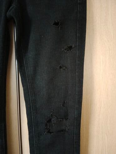 liu jo crne patike: Mango jeans crne farmerke
 Veličina 34
kratko nošene
Cena 800 din — 3