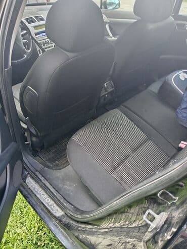auto otpad audi sabac: Peugeot 407 SW karavan u crnoj boji. Vozilo ima krovne nosače i alu — 7