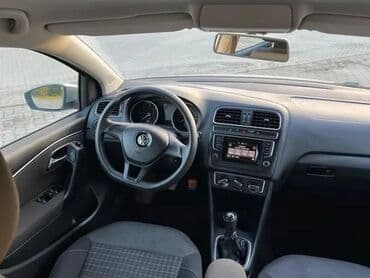 mini klima za auto 12v: Unutrašnjost automobila Volkswagen Polo, uključujući volan, instrument — 1