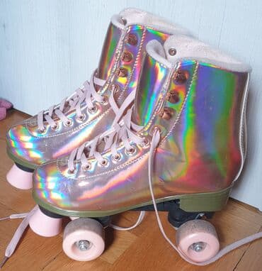 gitare novi sad: CC California skates, vrhunske rolšue zlatne boje kao roleri. Cerka je — 1