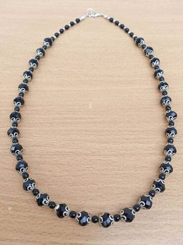 835 oznaka za nakit: Ogrlica 2 Ogrlica STAKLO metal, Dužina-obim oko 58 cm, perle 1 cm — 1