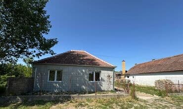 stanovi na prodaju ub: Kompletno renovirana kuća 80m2 Sivac, ul. Savska 9 Cena 38.000e — 1