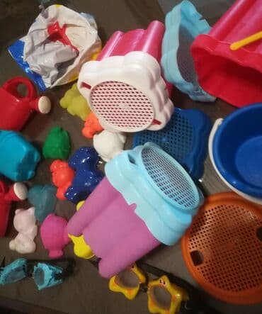 dexy co igracke za devojcice od 10 godina: Igračke plastične, 20 kom sve za 1000 din. 12 figurica, 3 kantice, 4 — 7