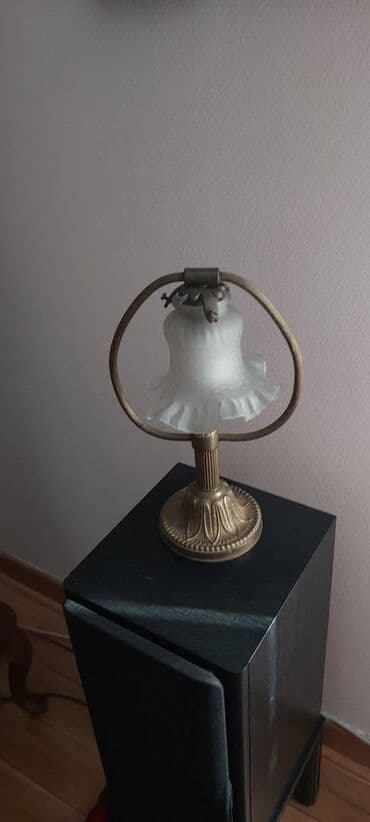 vino sa zlatnim listićima cena: Stona lampa, Upotrebljenо — 3