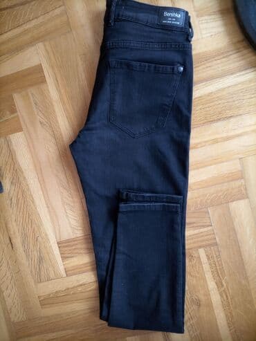 Farmerke: Bershka farmerke, Vel 40, pune elastina, jako lepo stoje.Dužina — 2
