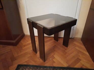 lavabo sa ormaricem dimenzije: Mali drveni (klub) stocic sa staklom Dimenzije 48x48 cm Visina oko — 9