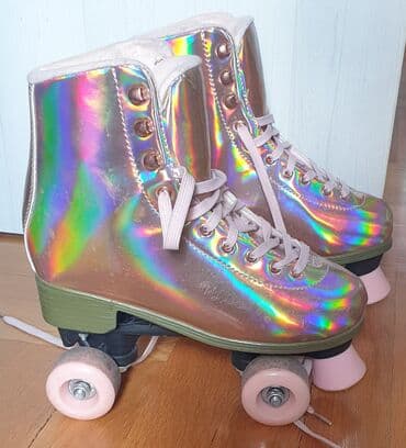 gitare novi sad: CC California skates, vrhunske rolšue zlatne boje kao roleri. Cerka je — 7