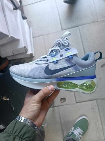 dm sociva u boji: Nike — 1