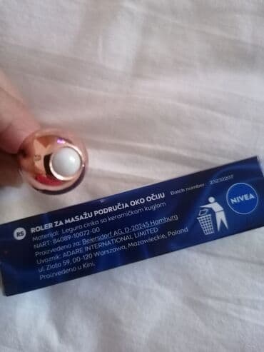 sprej za intimnu negu: Nivea roler za masažu područja oko očiju — 3