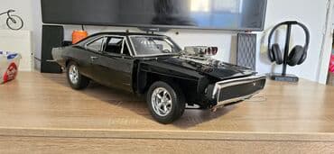 legendarni automobili broj 1: Crni model automobila Dodge Charger iz 1969. godine, poznat po svom — 4