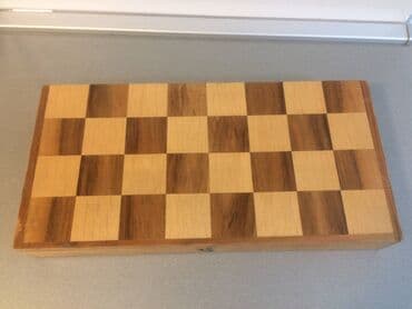 kontrolni iz srpskog za 3 razred imenice: Sah iz 70-tih Drvene figure, drvena kutija 33x32.5cm Stanje kao na — 3