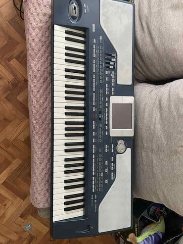 Muzički instrumenti: Klavijatura korg 800 — 1