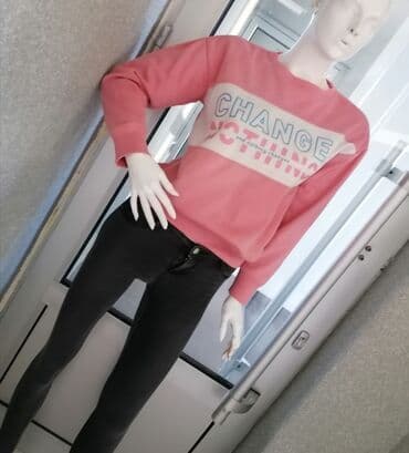 tamno sive pantalone: Tamno sive farmerice
Očuvane
Vel S M — 8